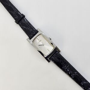 Guess Women's Watch 17MM Gray Case Gray Dial New Black Leather Bands New Battery